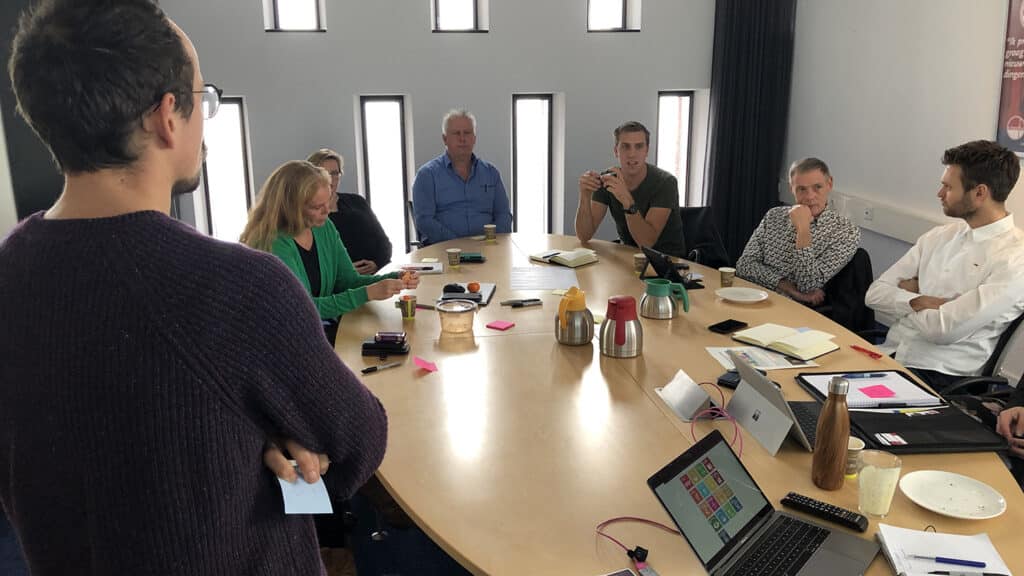 Een foto van de SDG Kickstarter-sessie bij Omrin